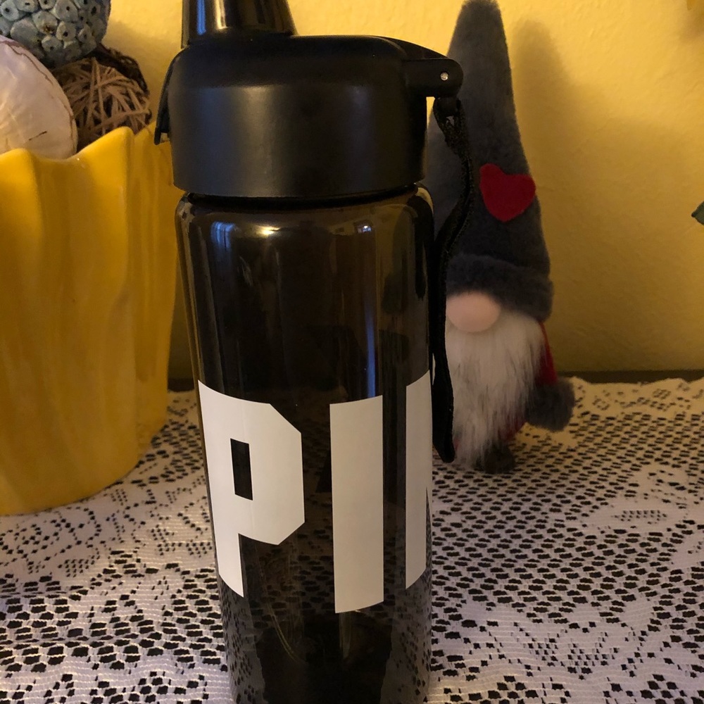 ✨🌟PINK Victoria’s Secret Plastic Water Bottle🌟✨